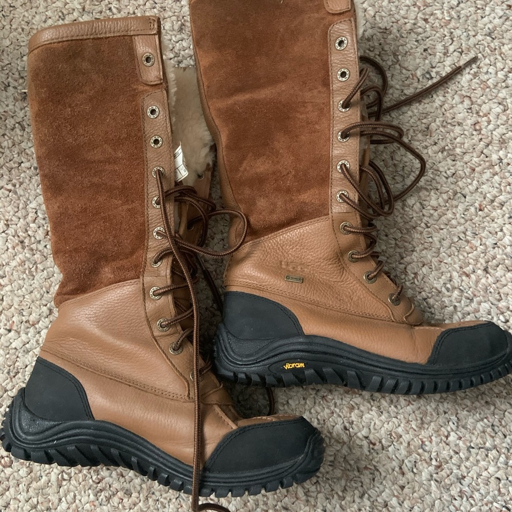UGG Australia Women's Lace Up Mid Calf Size 6